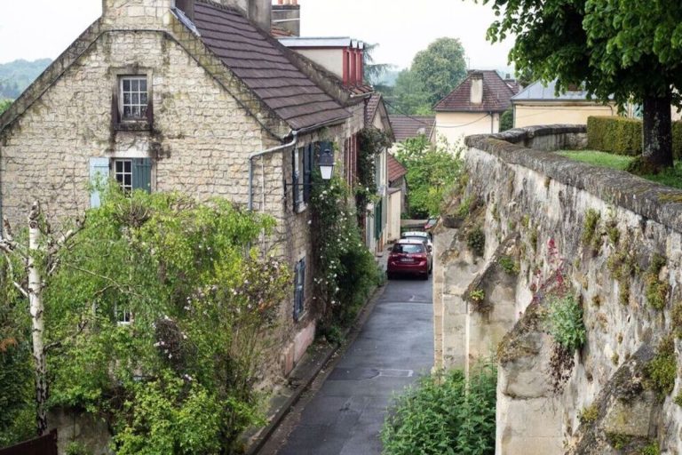 Ce village du Val-d&rsquo;Oise abrite le village où a vécu et est enterré Van Gogh, une balade émouvante sur les traces de l&rsquo;artiste