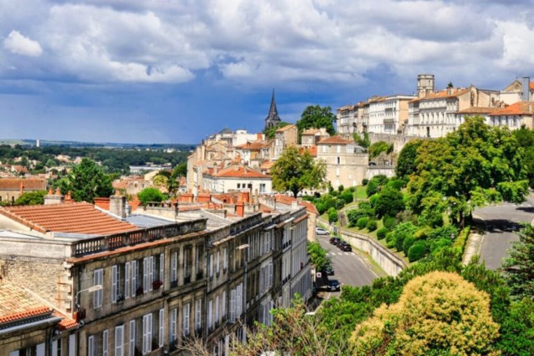 Pourquoi le festival de la bande dessinée le plus célèbre d&rsquo;Europe a-t-il lieu chaque année dans cette ville de Charente ? 