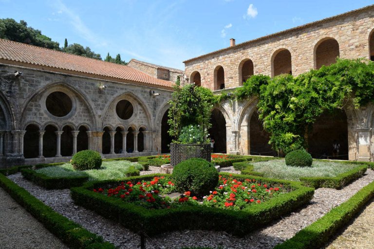 Ce village de l&rsquo;Aude abrite une abbaye cistercienne parfaitement conservée, un havre de paix et de sérénité pour l&rsquo;automne 